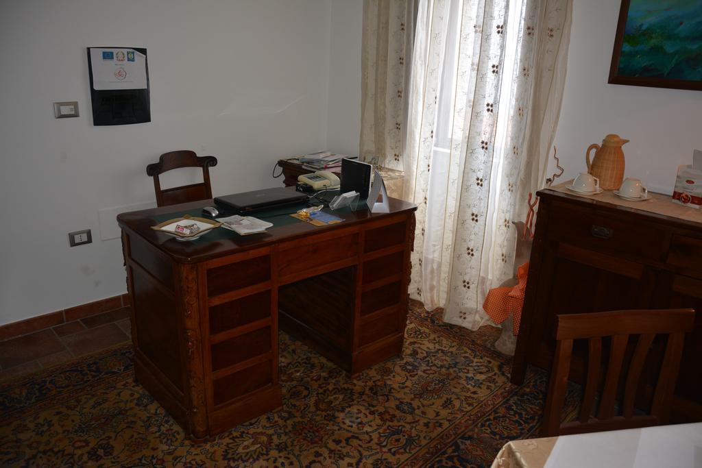B&B La Casa Rossa Paola Esterno foto