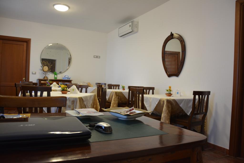 B&B La Casa Rossa Paola Esterno foto