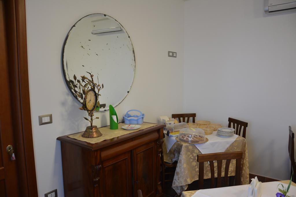 B&B La Casa Rossa Paola Esterno foto